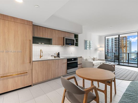 4th image of 159 NE 6th St #2804