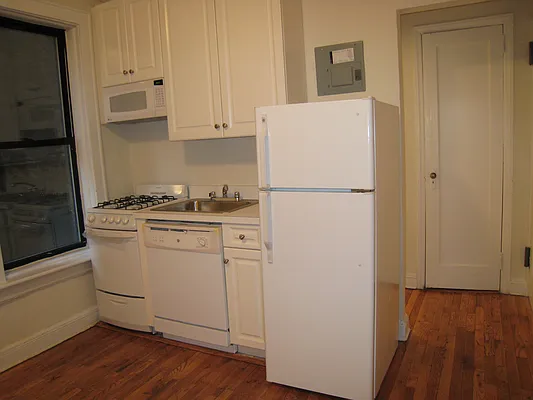 Rented by Metropolitan Equities | media 9