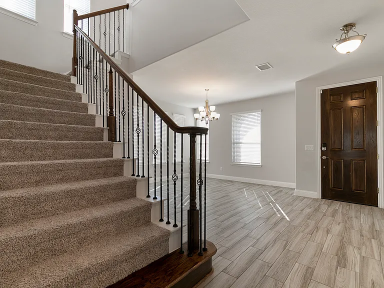 1113 Granger Dr — Photo 9