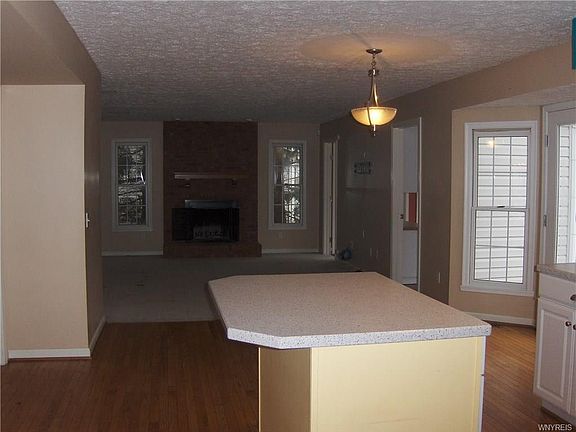 3rd image of 29 Princeton Ln