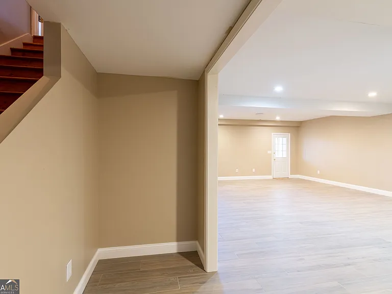 612 Redbud Ln — Photo 59