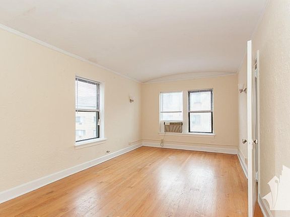3rd image of 536 W Arlington Pl APT 314V