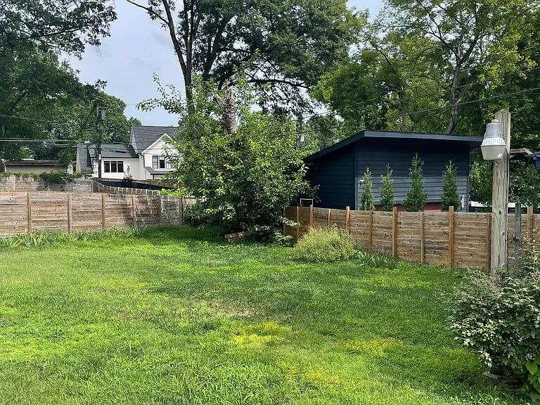 829 Everett Pl — Photo 3
