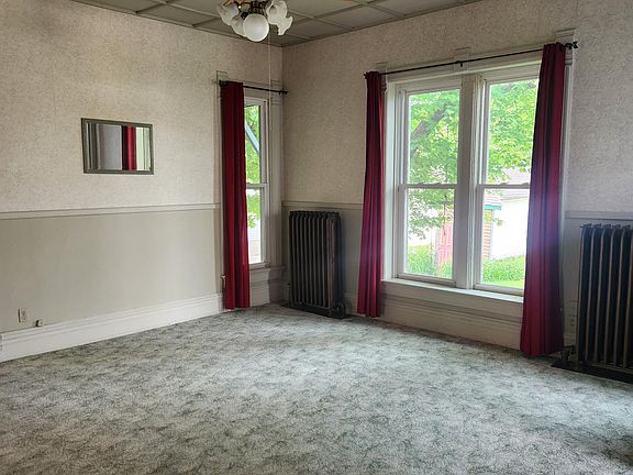 5th image of 504 1/2 E 5th St