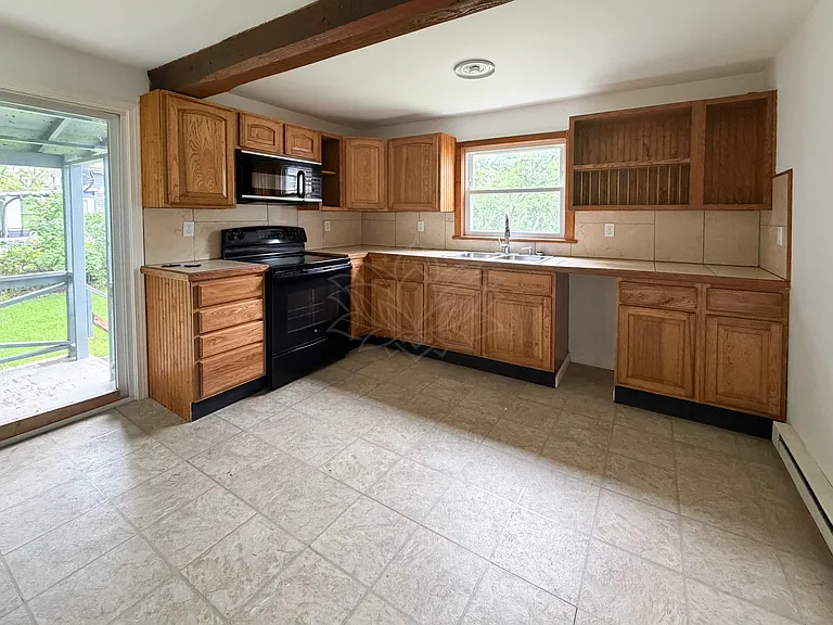113 Spencer Ave — Photo 3