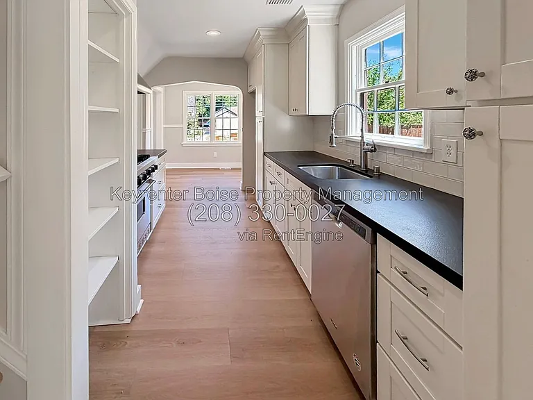 2208 W State St — Photo 12