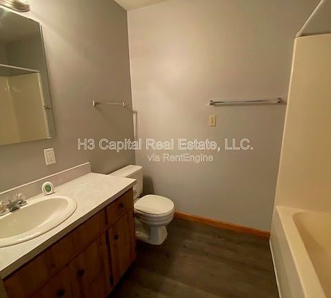 5th image of 806 Olive St APT 1