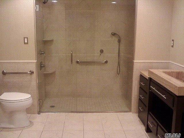 1st image of 2 Bay Club Dr APT 8V