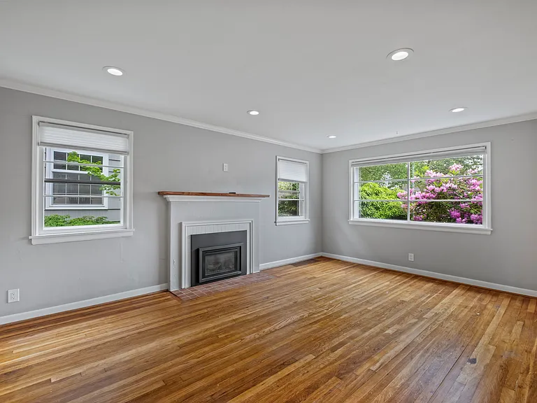 8316 30th Ave NW — Photo 3