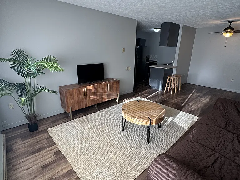 308 Windsor St #4 — Photo 2