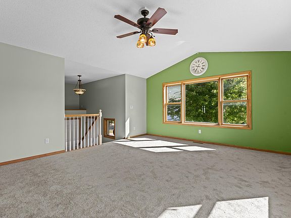 5th image of 829 4th Ave NE