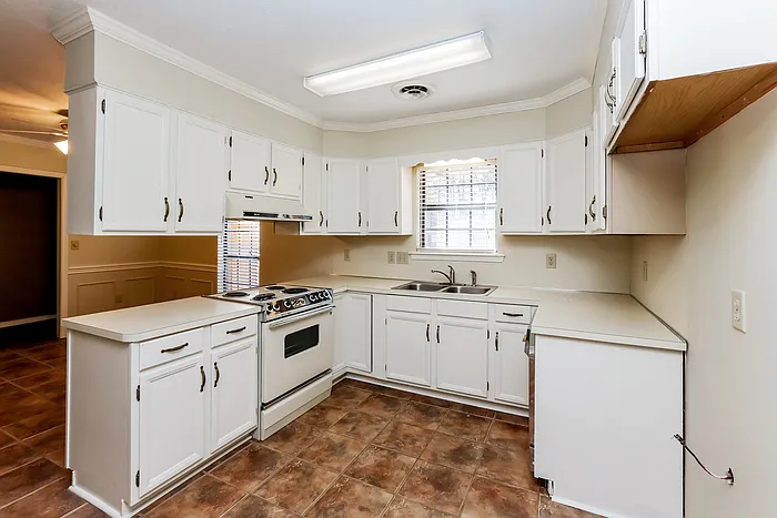 3 bed, 2.0 bath, 1450 sqft, $1,995 — Photo 4