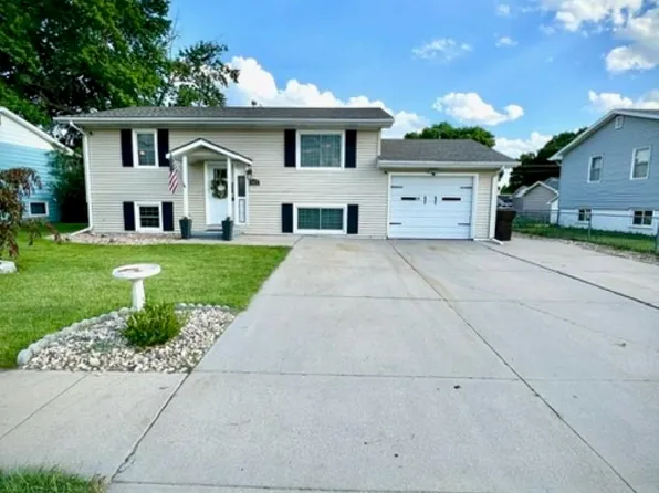 1411 E 34th St, Kearney, NE 68847