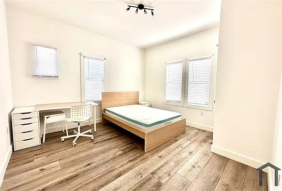 4 bed, $3,564 — Photo 2