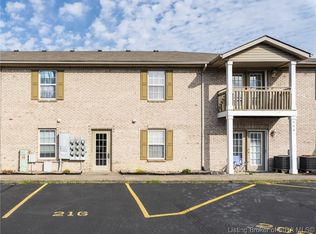 216 Colonial Club Dr, New Albany, IN 47150