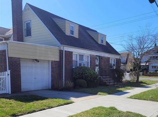 131-75 221st St, Springfield Gardens, NY 11413