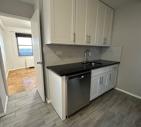 3rd image of 175-20 Wexford Ter APT 10S