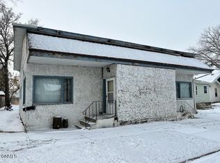 527 2nd St SW, Jamestown, ND 58401