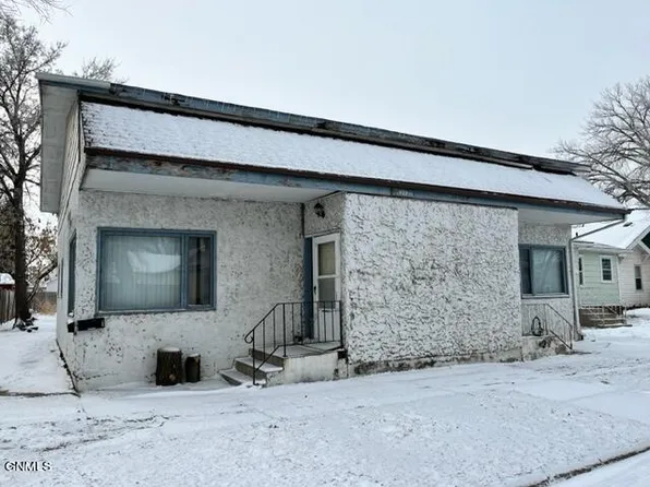 527 2nd St SW, Jamestown, ND 58401
