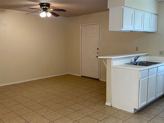 2nd image of 815 W Olmos Dr
