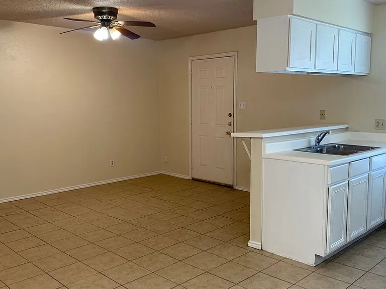 815 W Olmos Dr — Photo 2