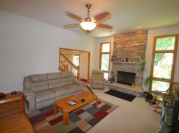 3rd image of 301 N Glenview Ln