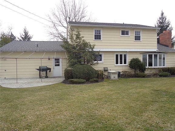 2nd image of 28 Manor Oak Dr