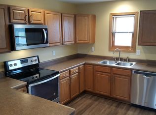 1545 Wingate Dr, Dubuque, IA 52002