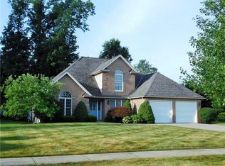 26927 Primrose Ln, Westlake, OH 44145