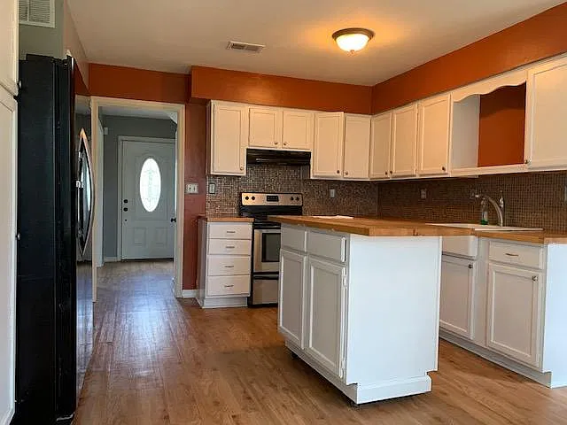 4 bed, 2074 sqft, $2,650 — Photo 3
