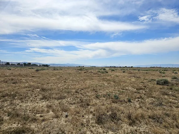 Vic 56 St, Lancaster, CA 93536