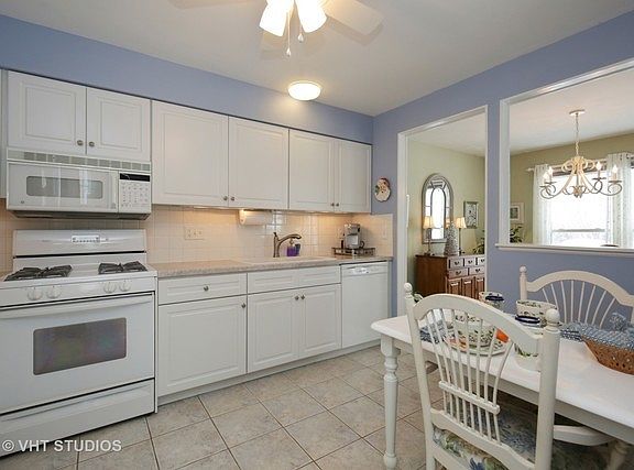 5th image of 240 Steeplechase Ct