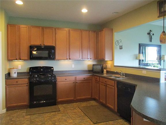3rd image of 5195 Overlook Ln