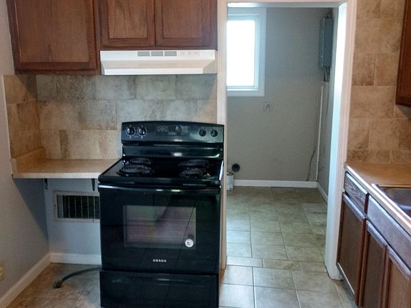 5th image of 979 Parkway Dr