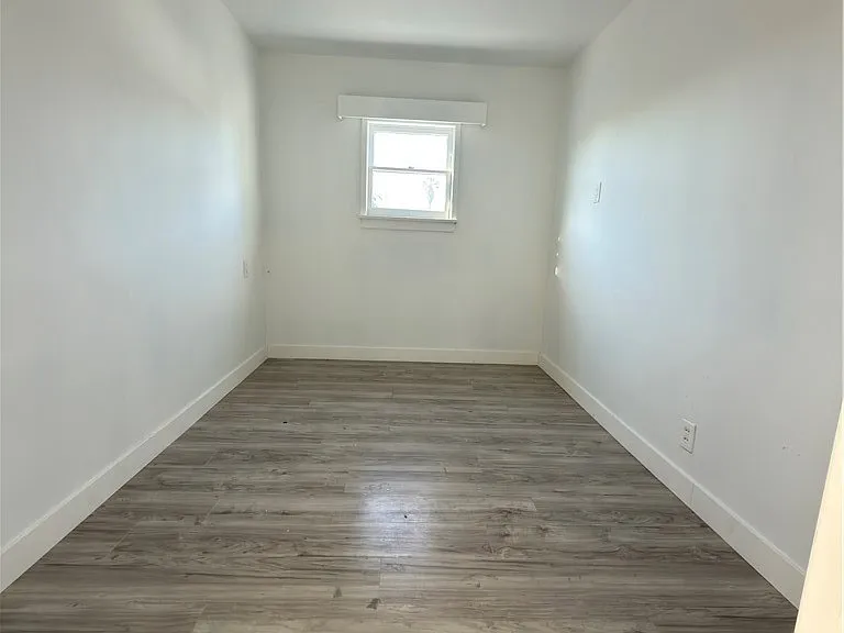 643 S Nutwood St — Photo 14