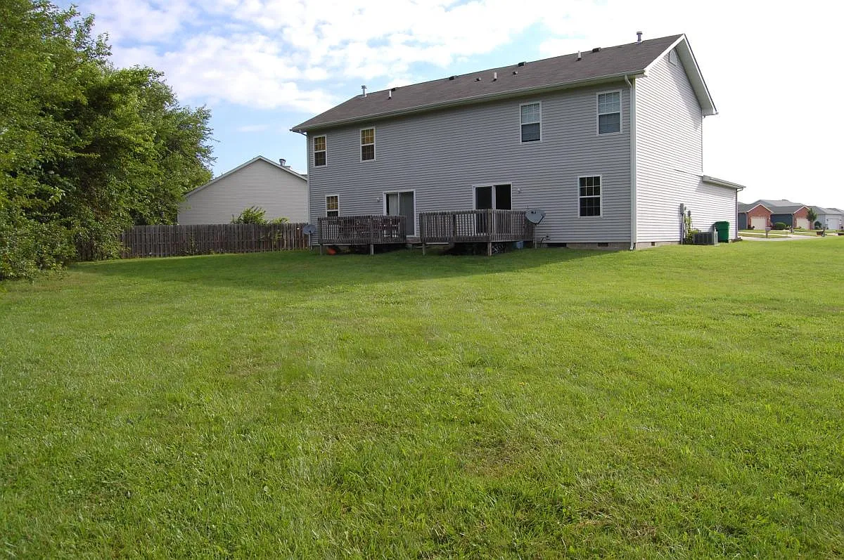 3 bed, 2.5 bath, 1400 sqft, $1,700 — Photo 3