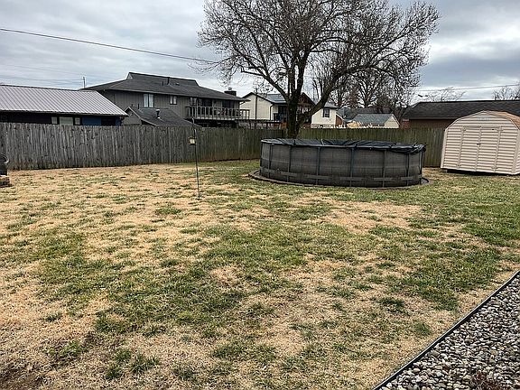 3rd image of 822 Westview Dr