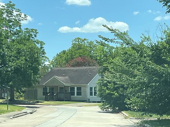 5th image of 427 Winona Dr