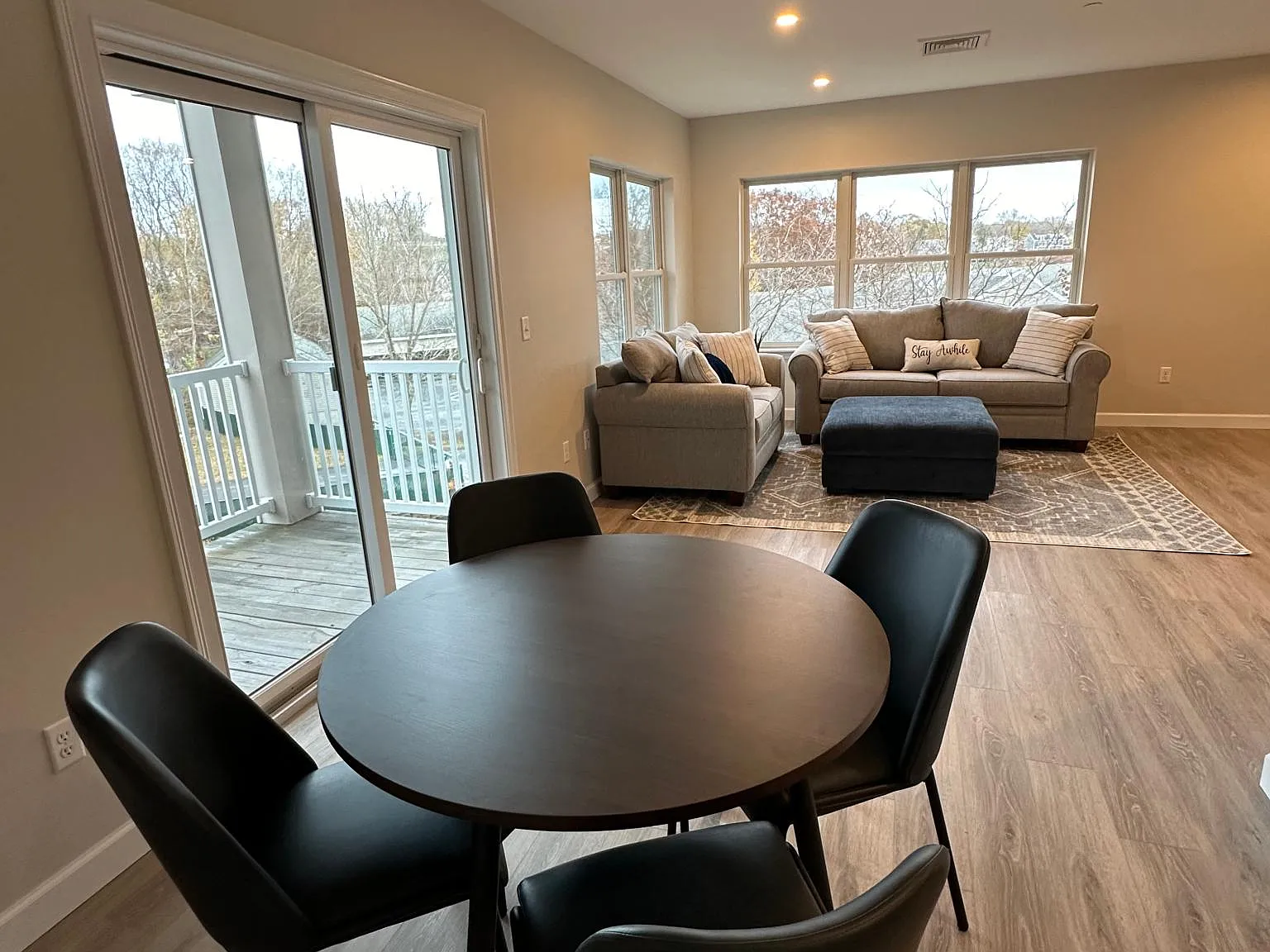10 Riverplace Dr — Photo 3