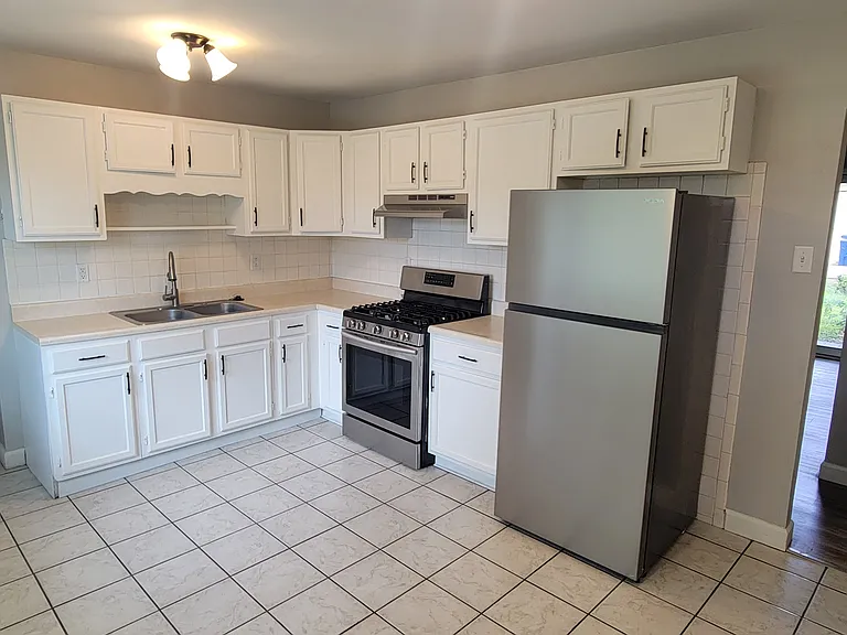 1370 Flicker Dr — Photo 3