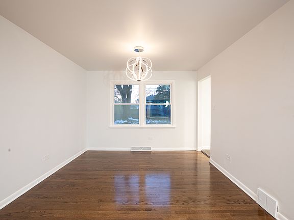 4th image of 17136 Ingleside Ave