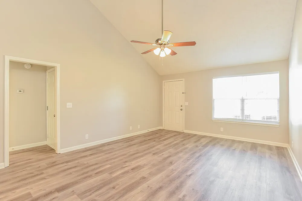 3 bed, 2.0 bath, 1284 sqft, $1,980 — Photo 4