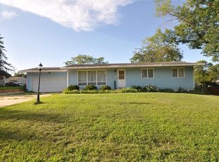 2152 42nd St NE, Cedar Rapids, IA 52402