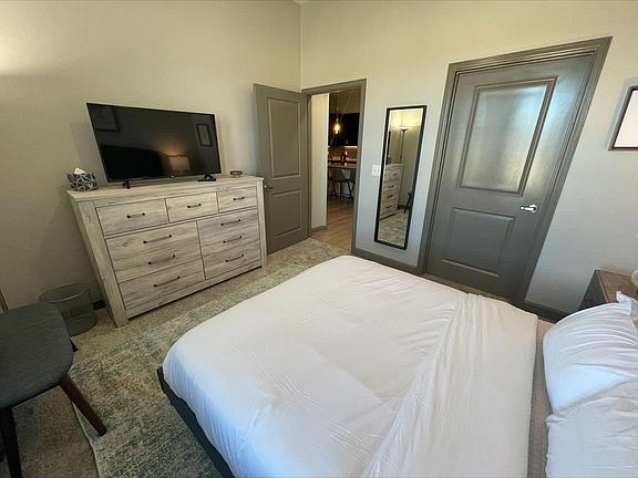 4th image of 1330 Galleria Pl #2130