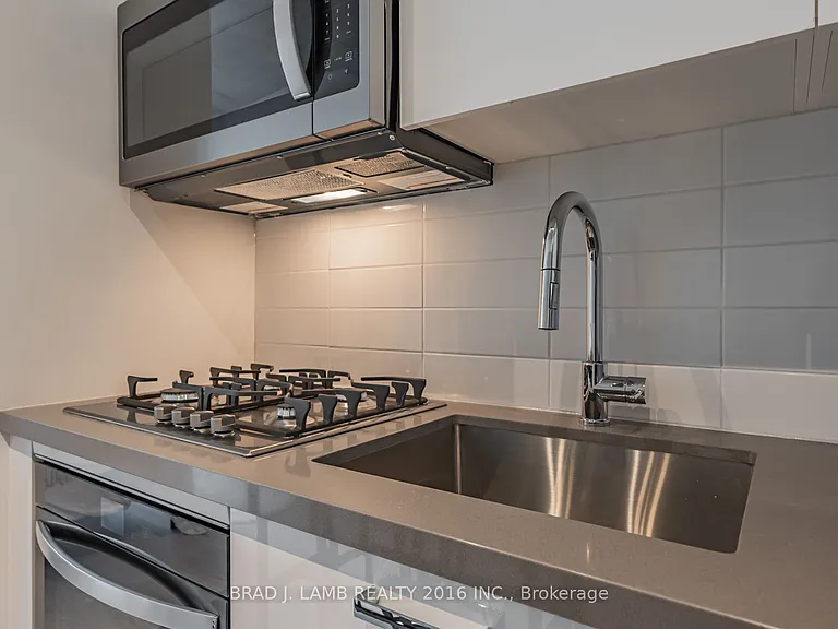 195 McCaul St #1005 — Photo 9