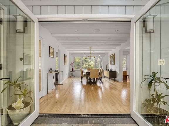 4th image of 1250 Roscomare Rd