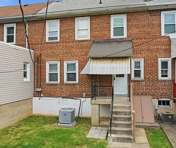 770 E Washington Ave — Photo 18