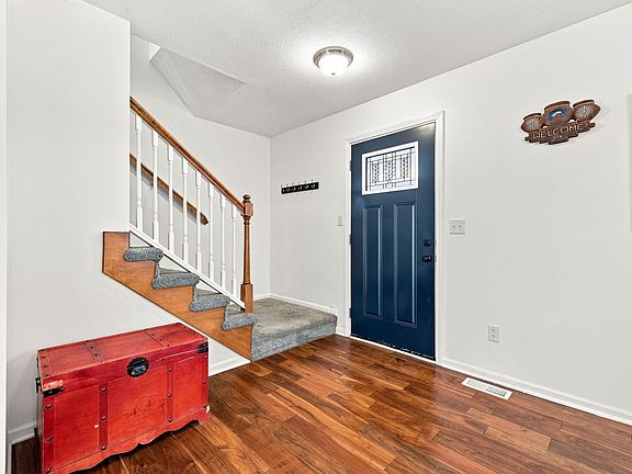 4th image of 4111 SW Goodwin St