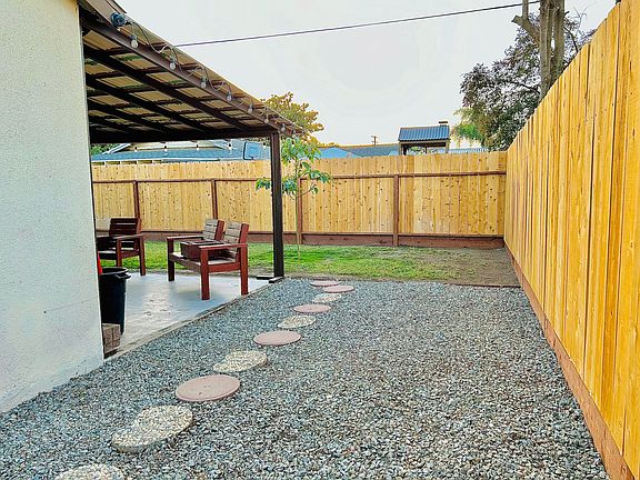 3rd image of 1039 S Silvervale Street