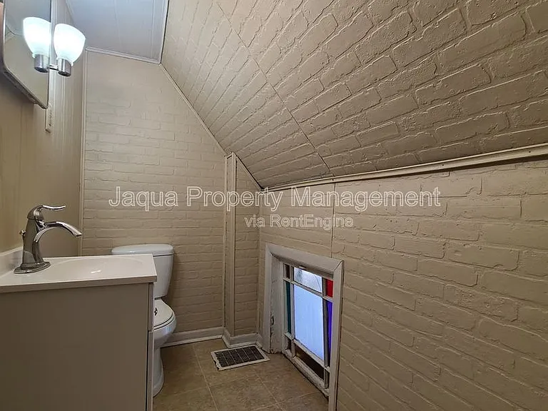 621 State St #2 — Photo 8